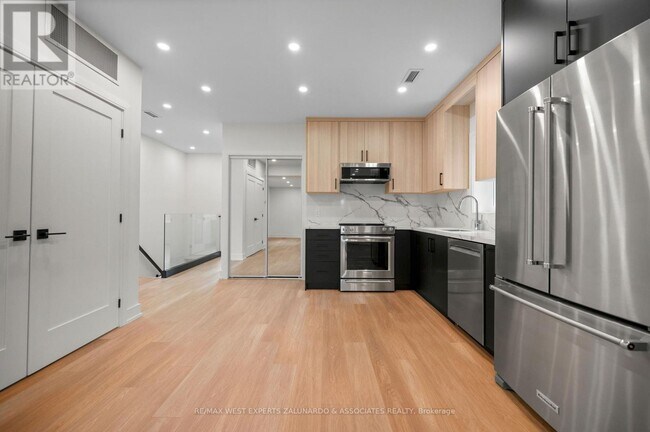 Building Photo - 412 Glenholme Ave