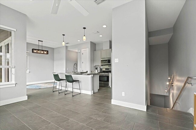 Building Photo - 1819 Buford Ct