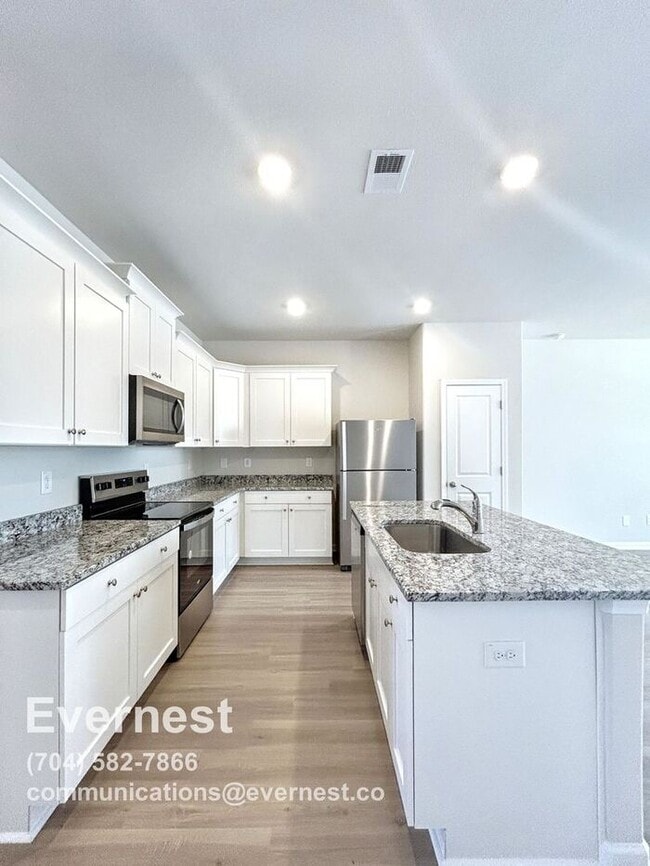 Building Photo - 2160 Willow Gln Dr
