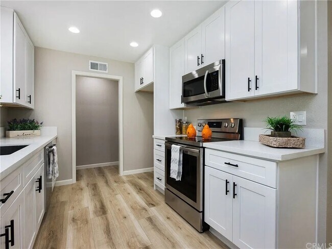 Cocina recientemente renovada - 464 Shady Ct