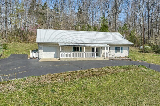 Foto del edificio - 7506 Sleepy Hollow Rd