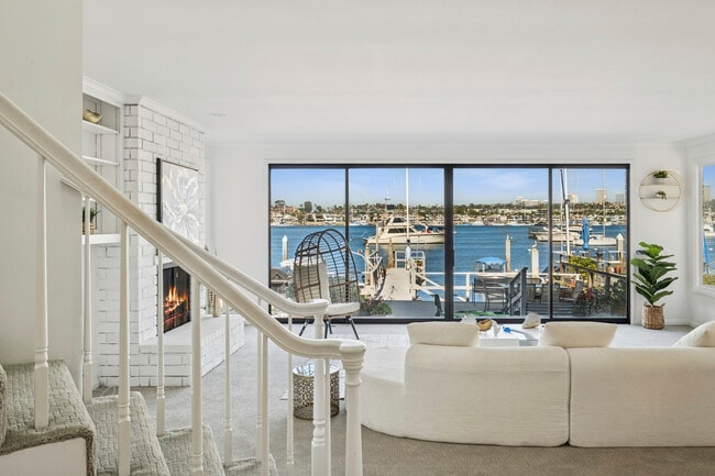 Foto del edificio - 1214 E Balboa Blvd