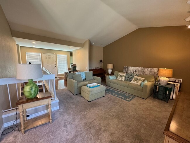 Foto del edificio - Bright & Spacious Two-Story Rancho Bernardo Home