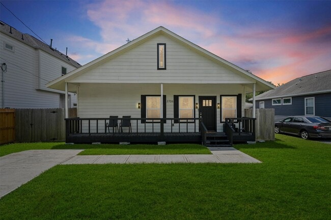 Foto del edificio - 3706 Nathaniel Brown St