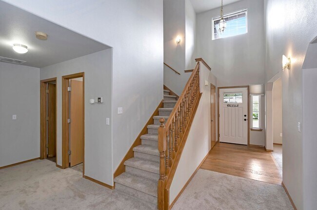 Building Photo - Spacious 4-Bedroom Home on a Tranquil Cul-de-Sac in Puyallup