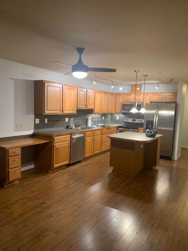 Building Photo - Puyallup Condo