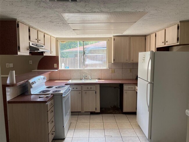 Building Photo - 9619 Camrose Ct