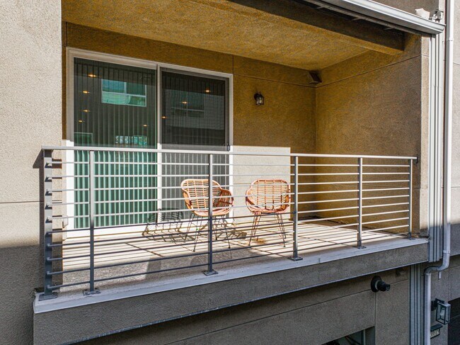 Building Photo - Newly Constructed Townhouse: Spacious Livi...