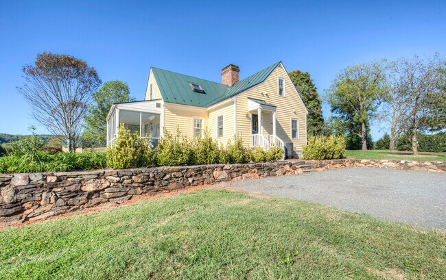 Foto del edificio - 13298 Woodley Rd