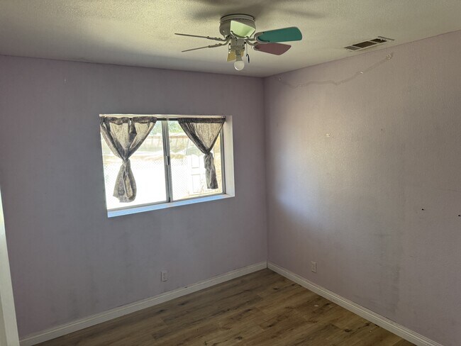 Foto del edificio - 14738 Poplar St
