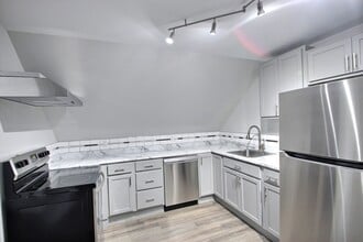 Building Photo - 142 Almag