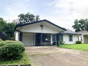 Building Photo - 5011 Enyart St