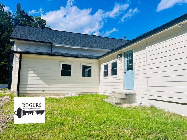 Foto del edificio - Four BR Available in Creedmoor