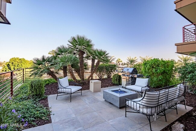 Building Photo - 7167 E Rancho Vista Dr