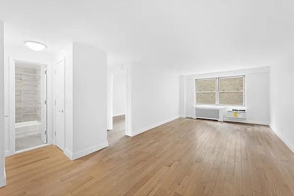 Building Photo - 250 W 88th St
