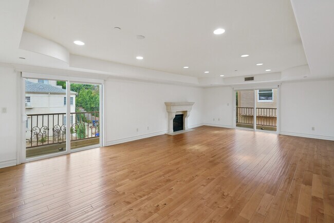Foto del edificio - 10390 LA GRANGE Ave