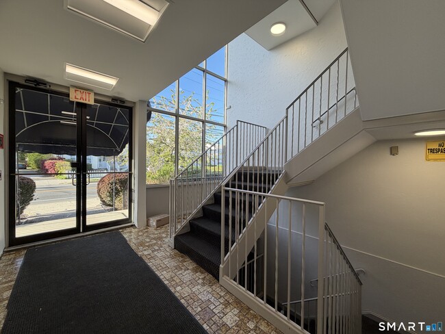 Building Photo - 69 Cove Rd