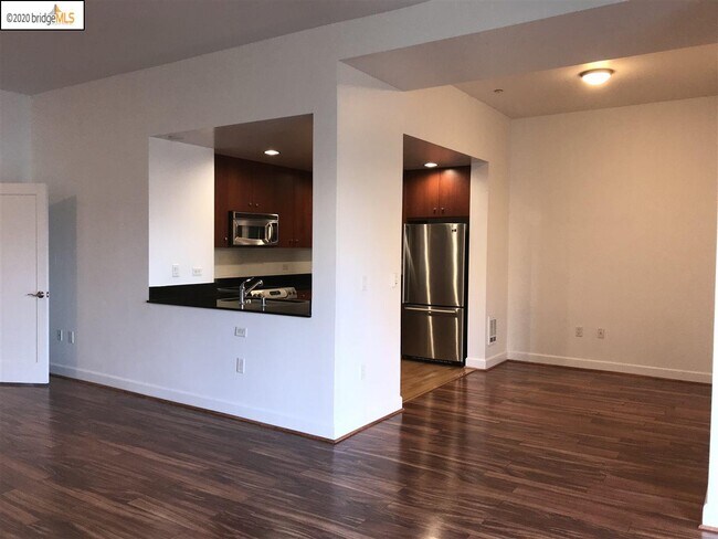 Building Photo - 585 9th St