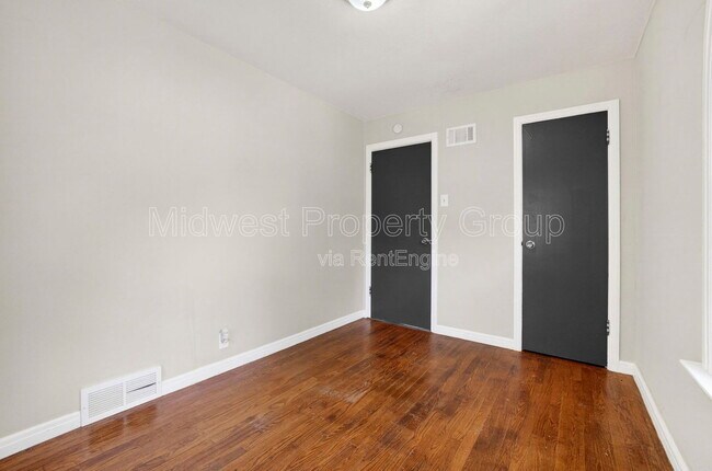 Foto del edificio - 10027 Lilac Ave