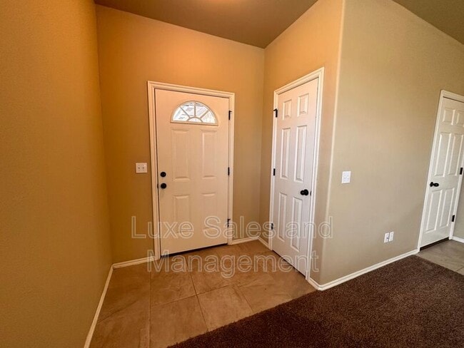Building Photo - 165 Bison Ct Way