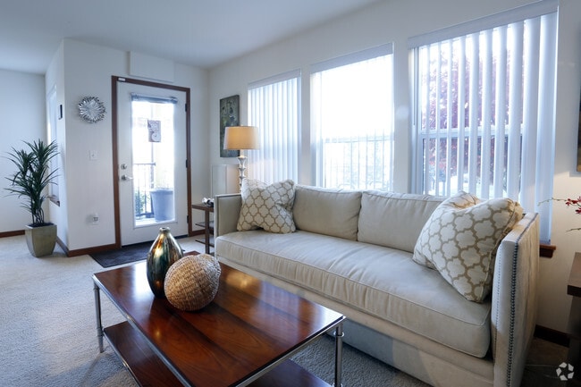 Interior Photo - Viewpoint