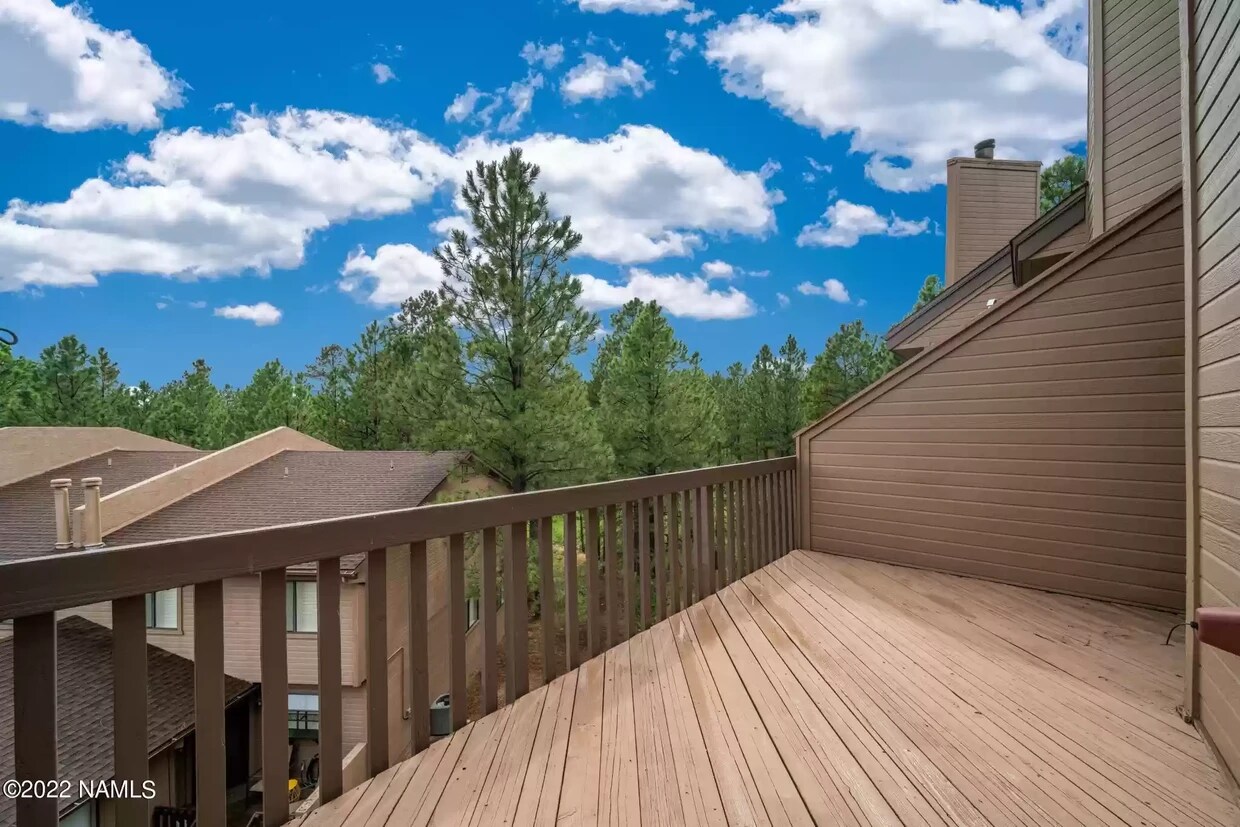 Primary Photo - 2346 N Whispering Pines Way
