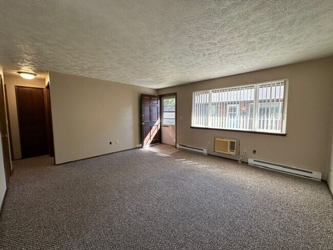 Building Photo - L972