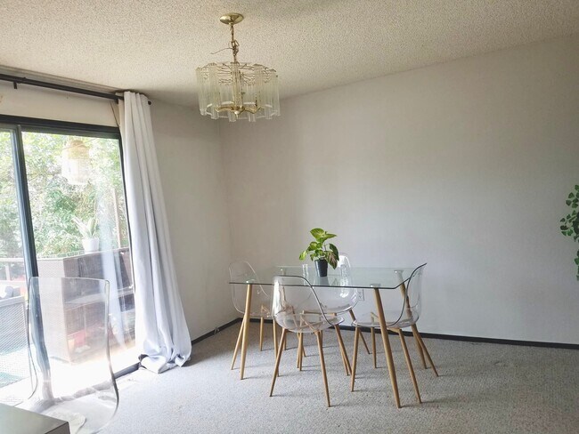 upper dinning room - 626 S Beeman St