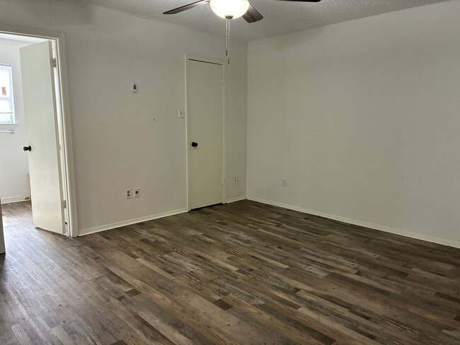 Building Photo - Completely Updated Home – Move In and Enjoy Modern Comfort!