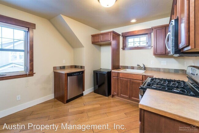 Building Photo - 1 br, 1 bath House - 637 NW Compass ADU