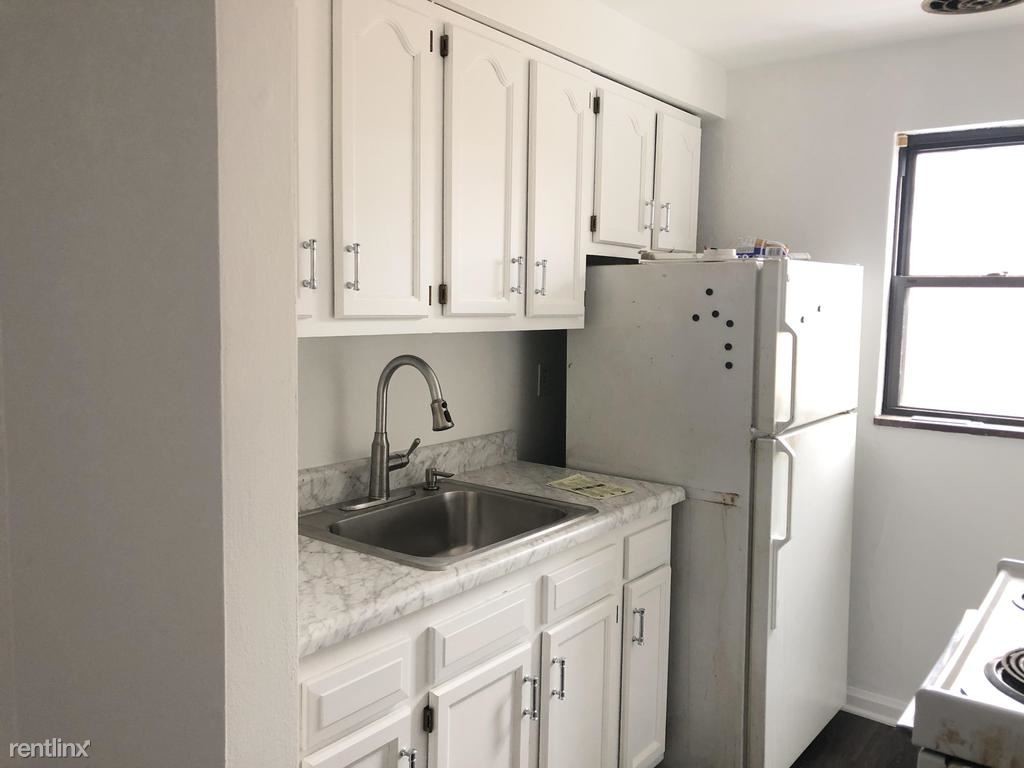 Foto principal - 99 Parker Dr