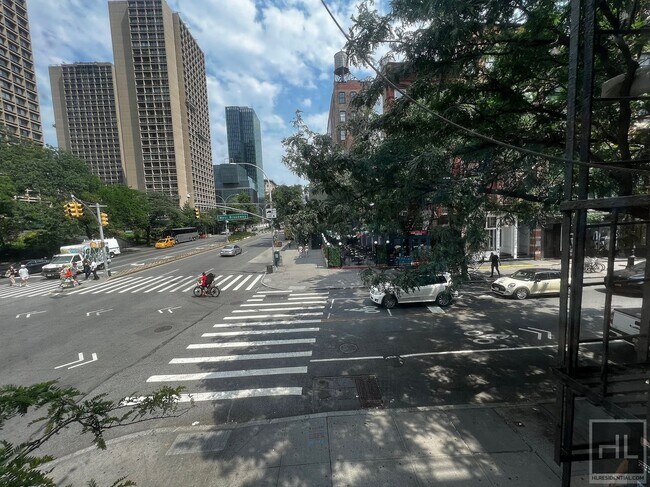 Foto del edificio - WEST BROADWAY
