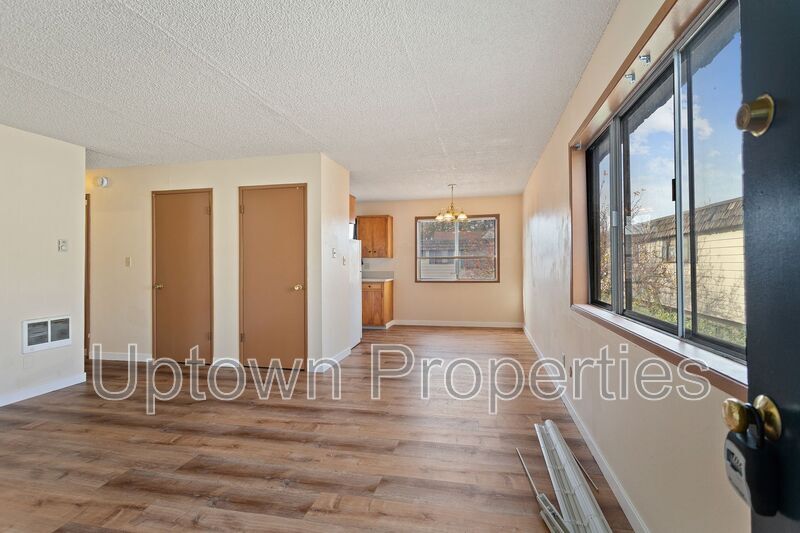 Photo - 8069 NE Flanders St