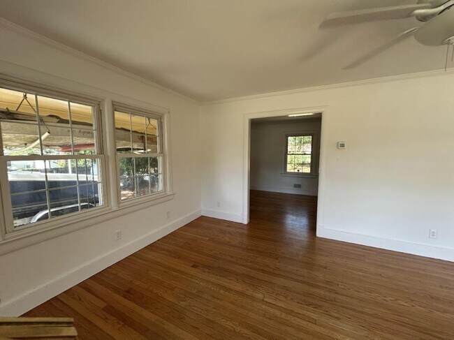 Foto del edificio - 203 Oak Leaf Dr