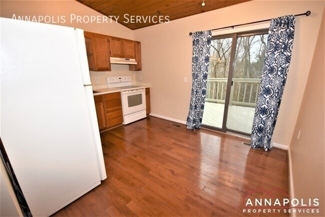 Building Photo - 552 greenhill court