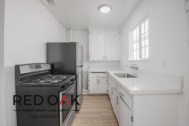 Building Photo - 2417 W Vernon Ave