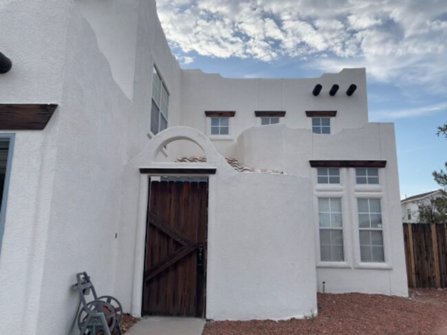 Foto del edificio - 7560 Luz De Lumbre Ave