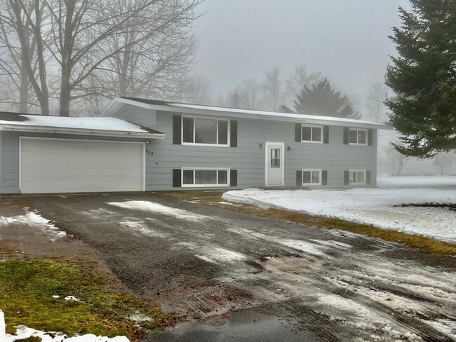 Building Photo - Single Family Home in Rib Mountain!