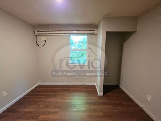 Building Photo - Move In Special! Half off First Months Rent!