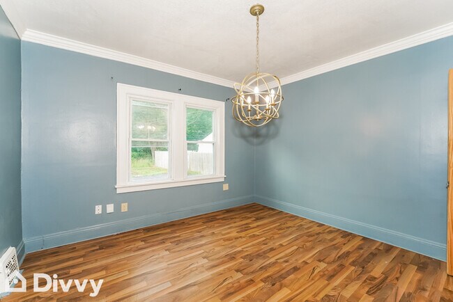 Building Photo - 5579 Dalewood Ave