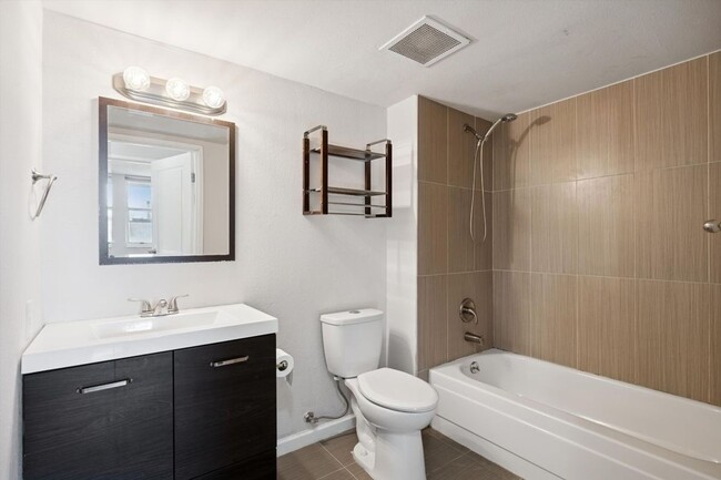 Foto del edificio - 601 W 11th Ave