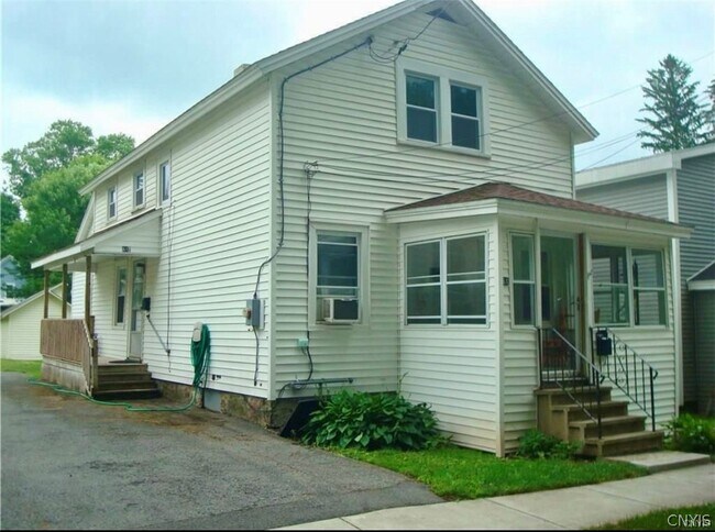 Building Photo - 61 Seneca St
