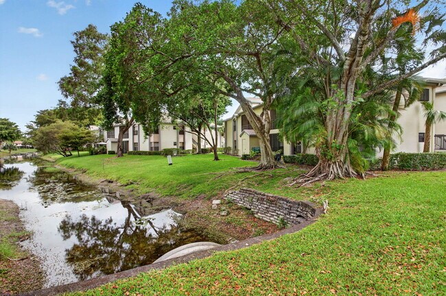 Foto del edificio - 4483 Carambola Cir S