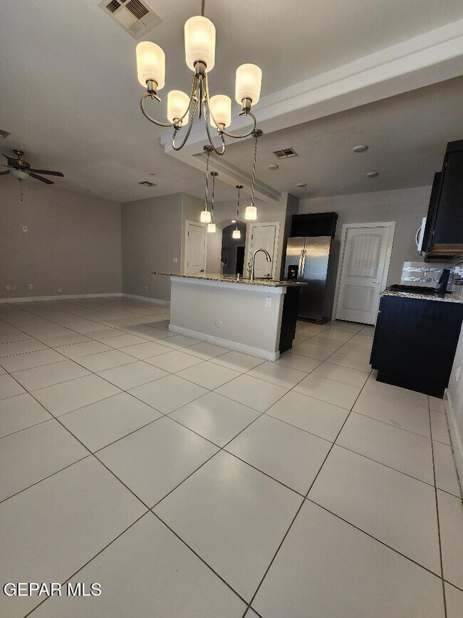 Foto del edificio - 7857 Enchanted View Dr