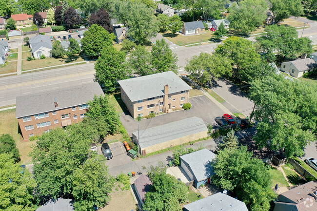 Aerial Photo - 1466 Larpenteur Ave W