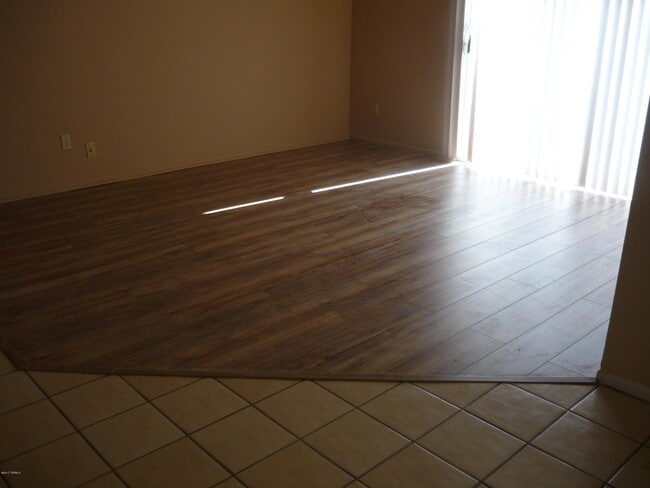 Building Photo - 808 S Langley Ave