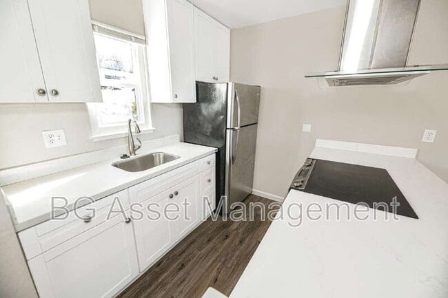 Building Photo - 944 Fletcher Ln