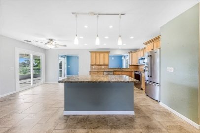 Foto del edificio - ANNUAL RENTAL: 3-Bedroom Waterfront Home w...