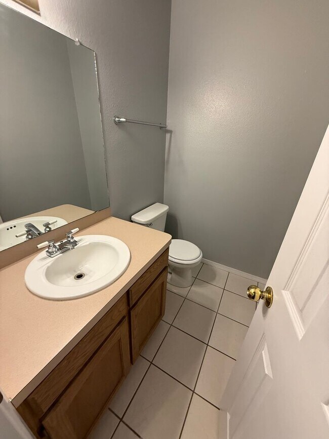 Building Photo - 3 Bed 1.5 Bath House Total Electric close to U of A Fort Smith