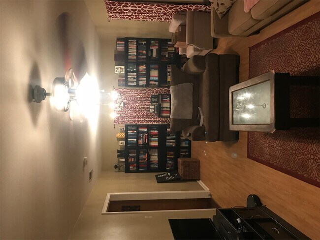 Foto del edificio - 7130 Boone Ave
